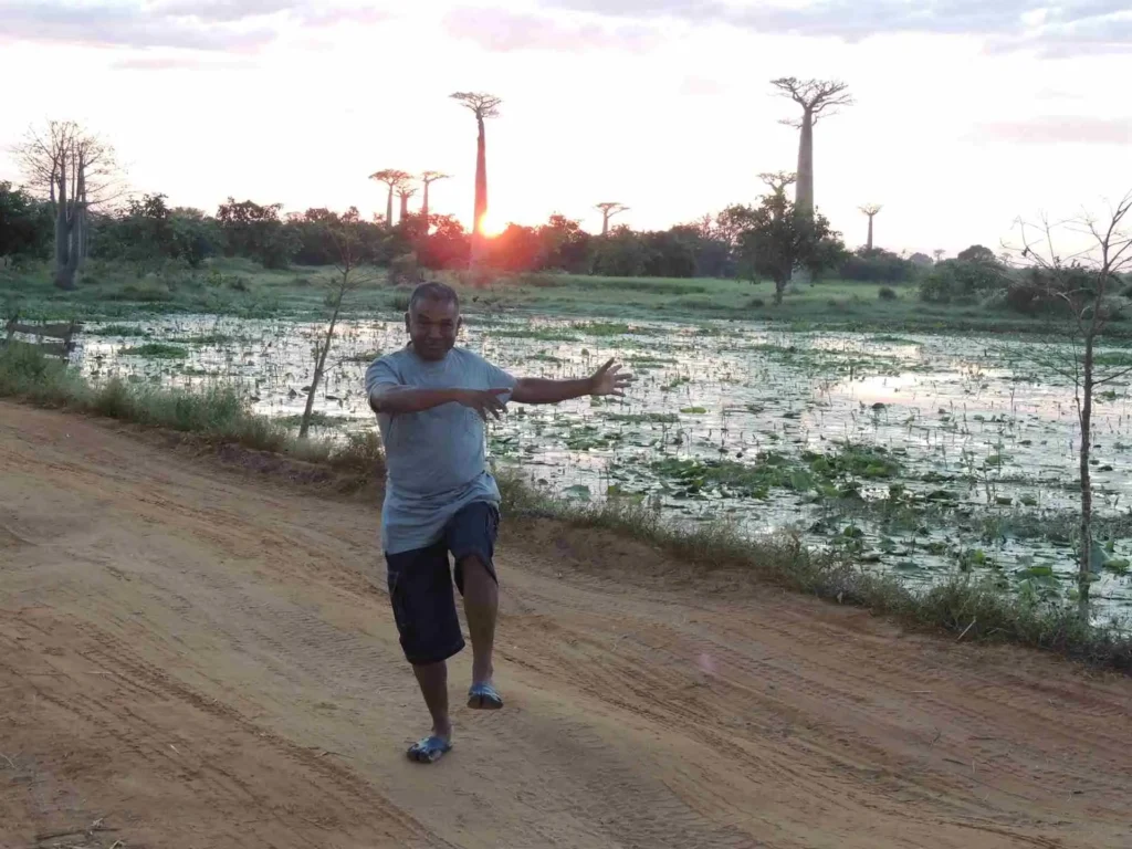 madagascar guided tour, tourist guide, guide to the alley of the baobabs, baobabs avenue morondava, visit madagascar, travel to madagascar